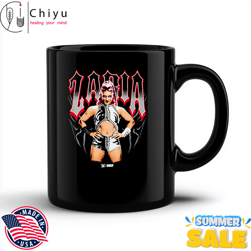 Zaria Grunge pose retro shirt